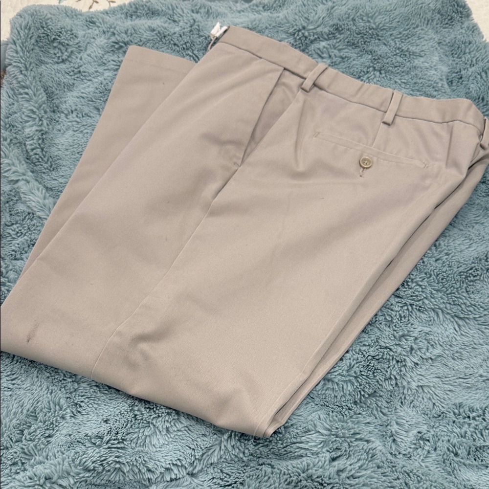 Croft & Barrow Men's Khaki Chinos